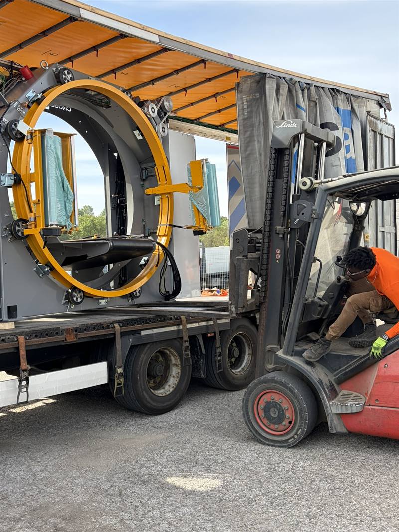 Movimentazione di un macchinario con carrello elevatore
